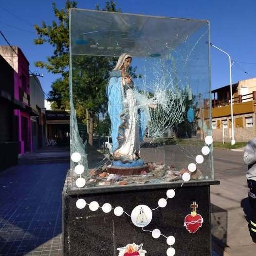 La urna vandalizada