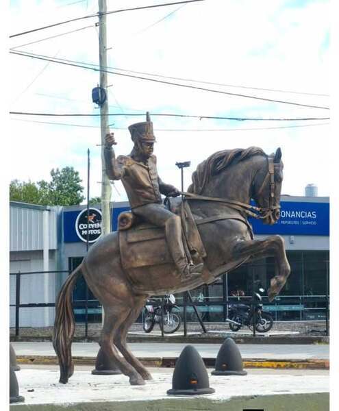 La estatua da&ntilde;ada